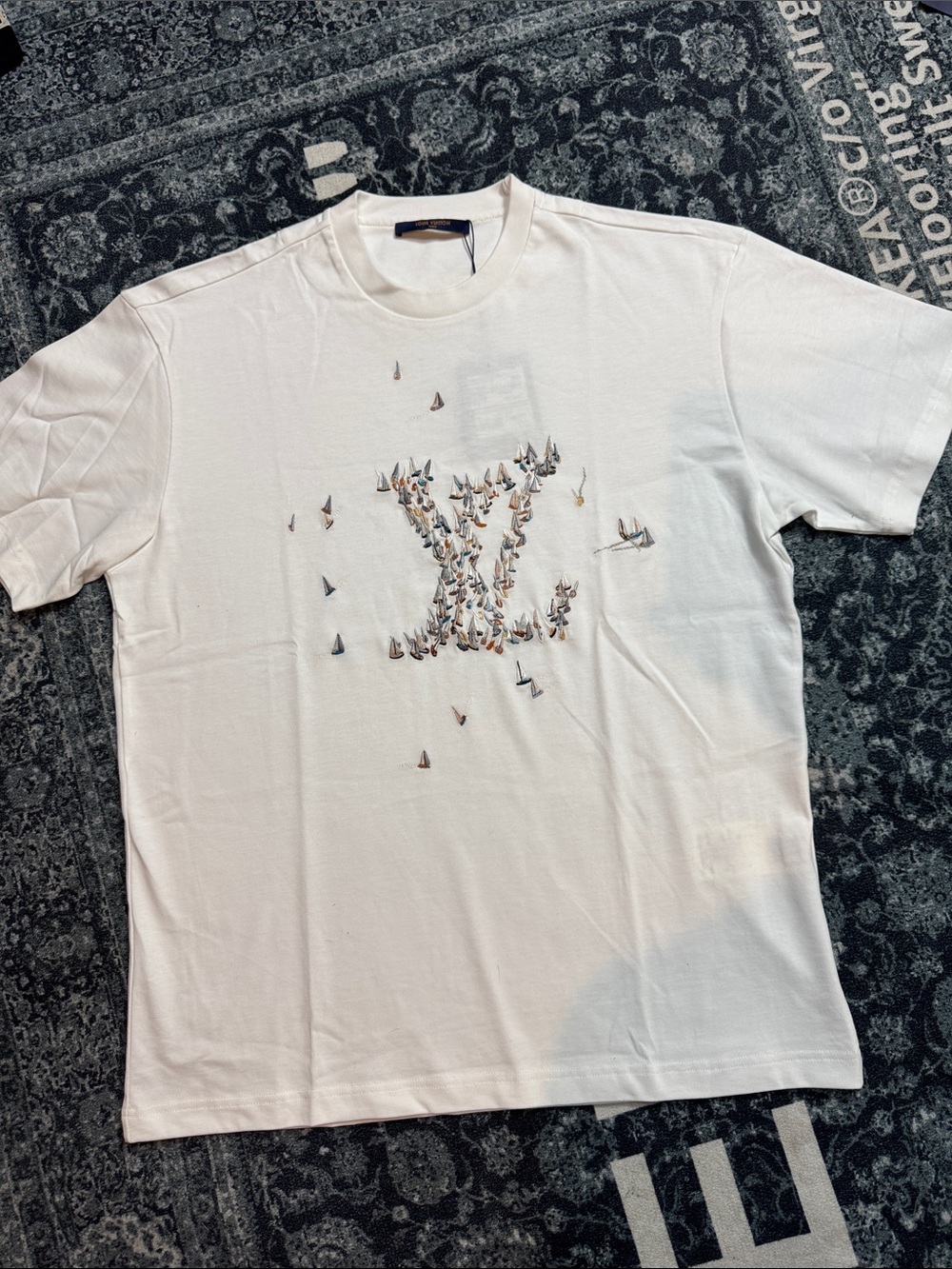 White Short-Sleeve Crewneck T-Shirt with Embroidered Monogram Graphic